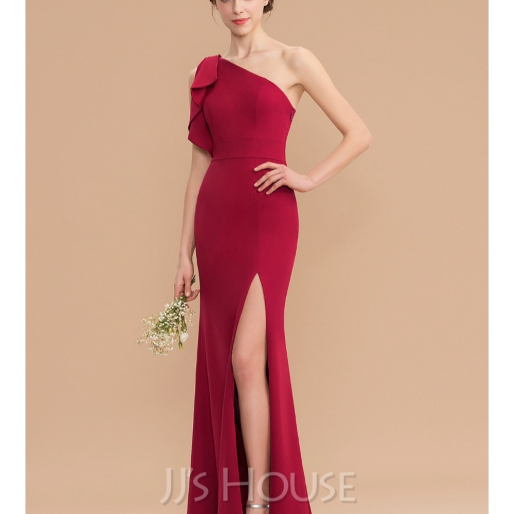 JJ’s House | One shoulder full length green gown